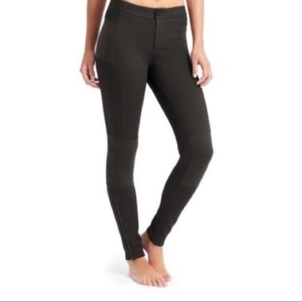 Athleta Black Trailsetter Ponte Motion Moto Pant
women’s Size 8